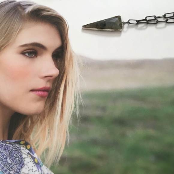 Indigo Rhino Designs Artisan Dagger Shaped Labradorite Necklace is NWOT! - Picture 3 of 4